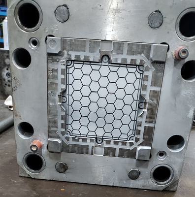 품질  General Purpose Injection Molding System with LKM Mold Base Grinding Machining 공장