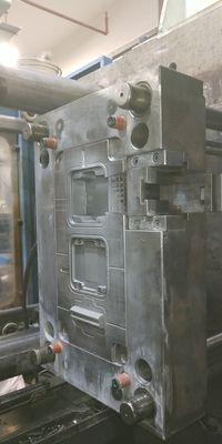 2K번 게이트 인젝션 거푸집 원형 복잡한 3D 사출 금형을 정확히 나타내세요